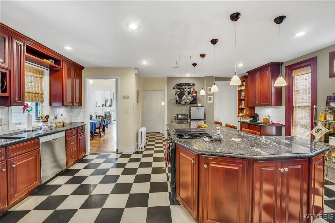 Easy entertaining layout...