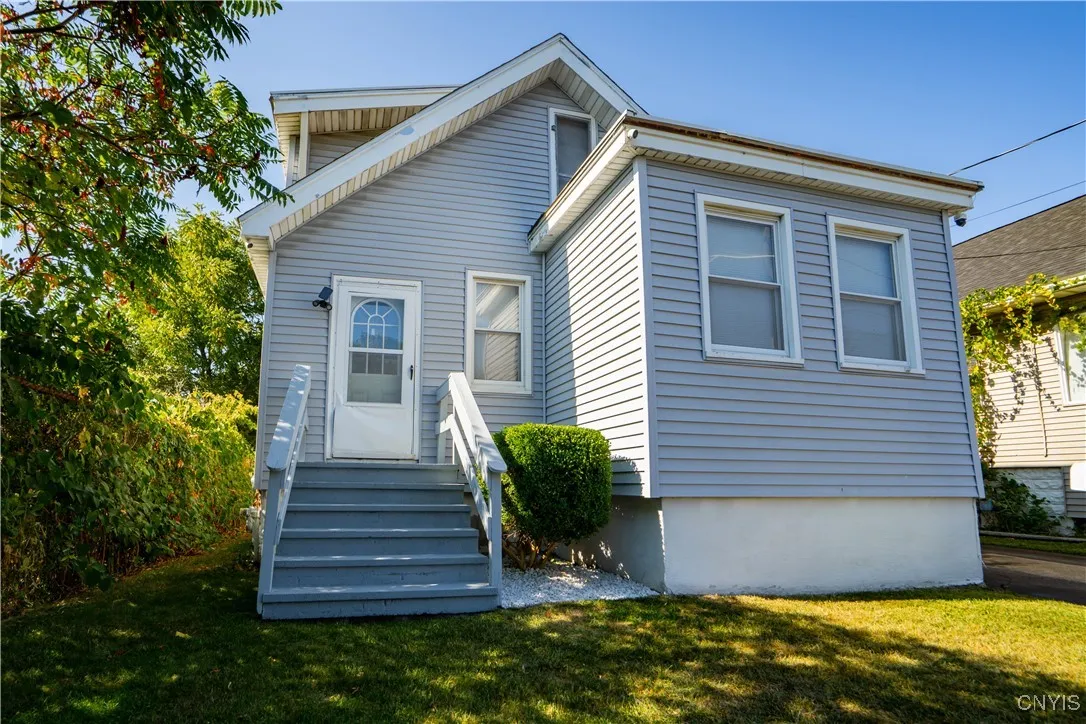 108 Wells Place, Utica, New York 13502, Utica, New York 13502, 2 Bedrooms Bedrooms, 8 Rooms Rooms,1 BathroomBathrooms,Residential,For Sale,108 Wells Place, Utica, New York 13502,0,S1639314