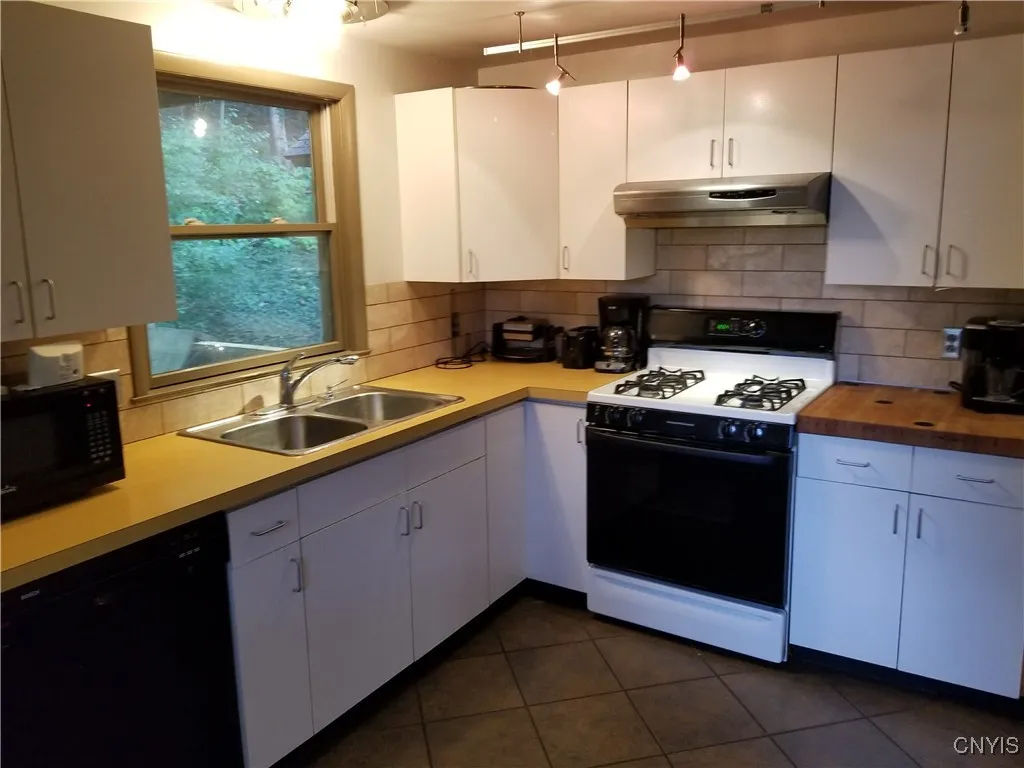 285 Fellows Avenue, Syracuse, New York 13210, Syracuse, New York 13210, 3 Bedrooms Bedrooms, 4 Rooms Rooms,1 BathroomBathrooms,Residential Lease,Closed,285 Fellows Avenue, Syracuse, New York 13210,0,S1639352