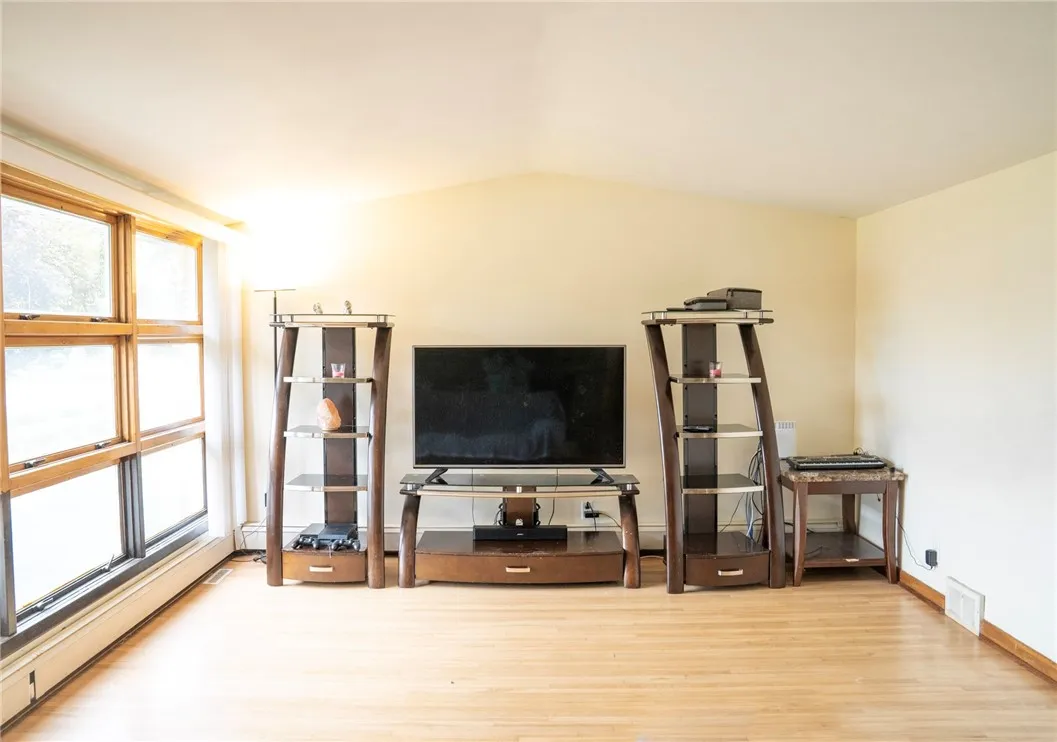 1067 Woodstock Avenue, Tonawanda, New York 14150, Tonawanda, New York 14150, 3 Bedrooms Bedrooms, 3 Rooms Rooms,1 BathroomBathrooms,Residential,For Sale,1067 Woodstock Avenue, Tonawanda, New York 14150,0,R1639359