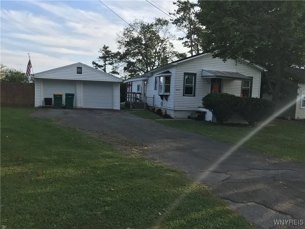 3633 Dartmouth Street, Hamburg, New York 14075, Hamburg, New York 14075, 3 Bedrooms Bedrooms, 6 Rooms Rooms,1 BathroomBathrooms,Residential,For Sale,3633 Dartmouth Street, Hamburg, New York 14075,0,B1639348