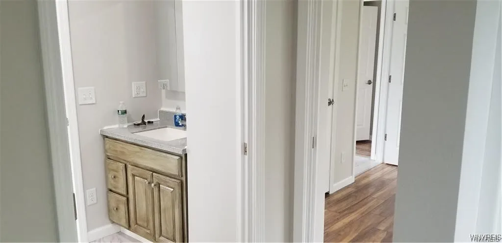 8137 Sheridan Drive 6 Upper, Clarence, New York 14, Clarence, New York 14221, 3 Bedrooms Bedrooms, 6 Rooms Rooms,1 BathroomBathrooms,Residential Lease,Closed,8137 Sheridan Drive 6 Upper, Clarence, New York 14,0,B1639341