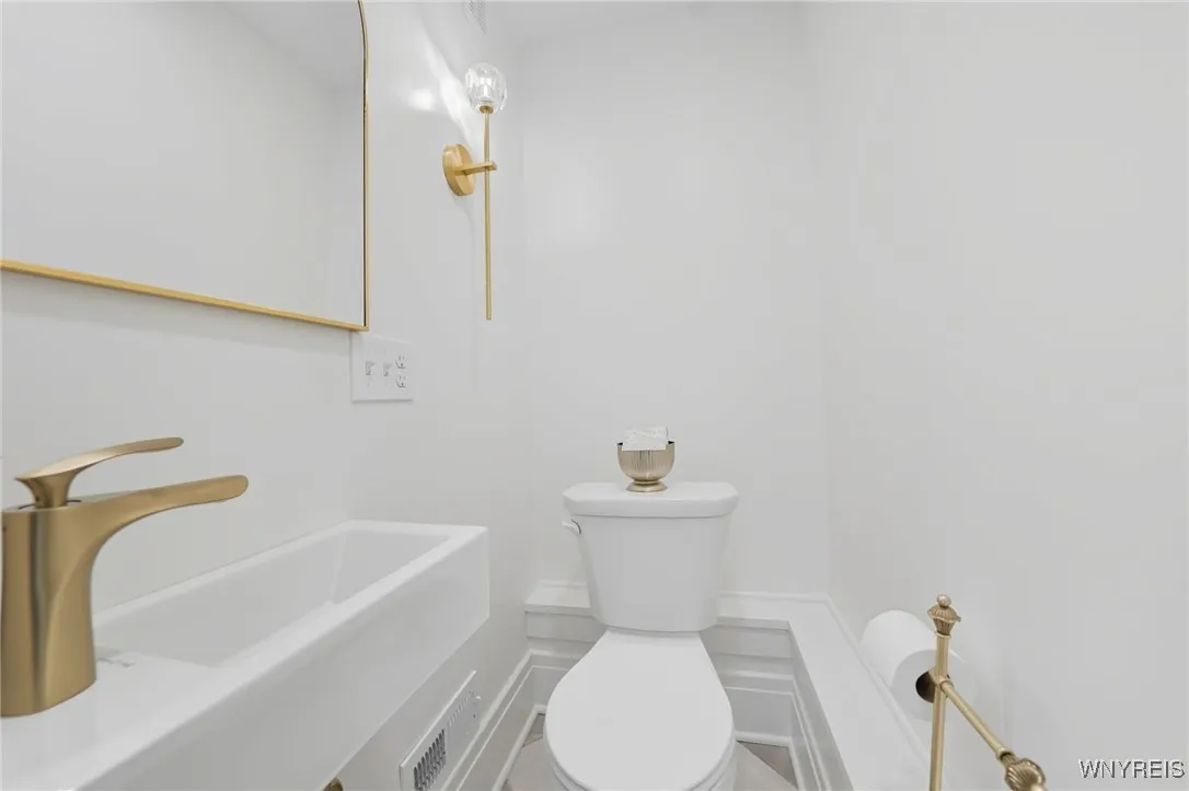 4763 Clifton Parkway, Hamburg, New York 14075, Hamburg, New York 14075, 3 Bedrooms Bedrooms, 10 Rooms Rooms,2 BathroomsBathrooms,Residential,For Sale,4763 Clifton Parkway, Hamburg, New York 14075,0,B1639305
