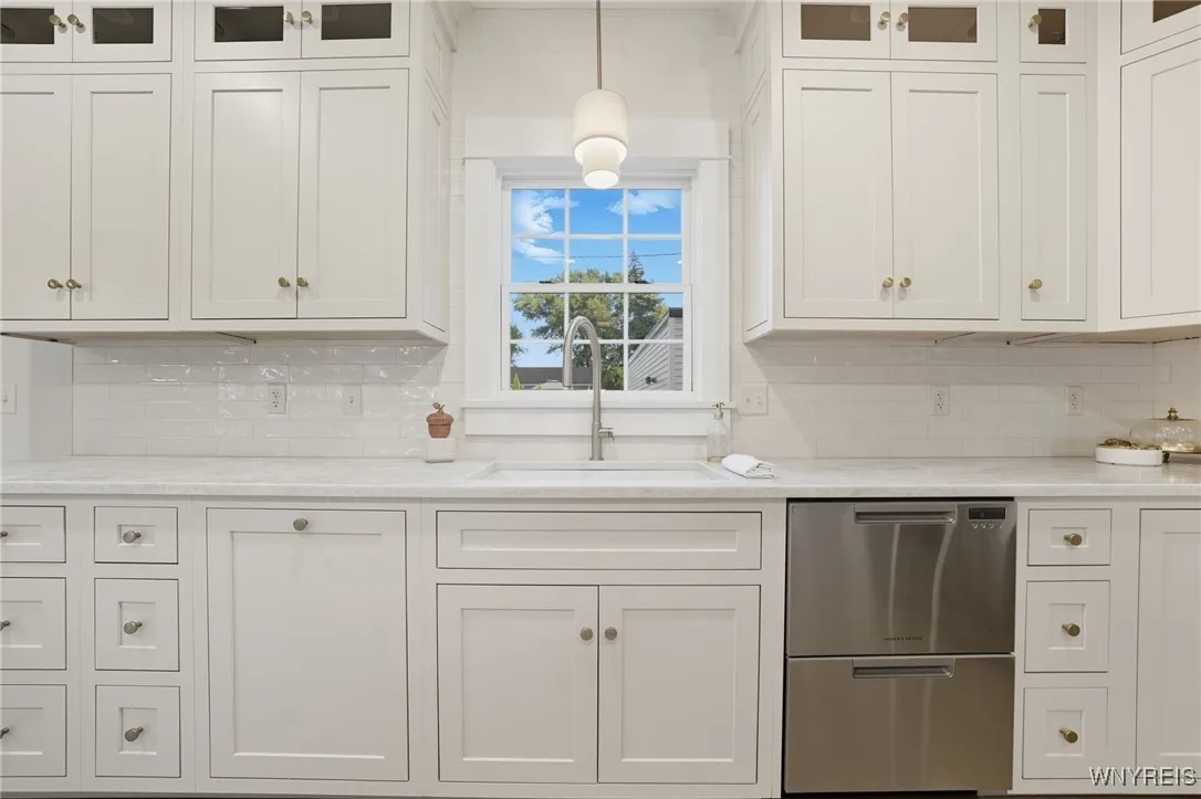 4763 Clifton Parkway, Hamburg, New York 14075, Hamburg, New York 14075, 3 Bedrooms Bedrooms, 10 Rooms Rooms,2 BathroomsBathrooms,Residential,For Sale,4763 Clifton Parkway, Hamburg, New York 14075,0,B1639305
