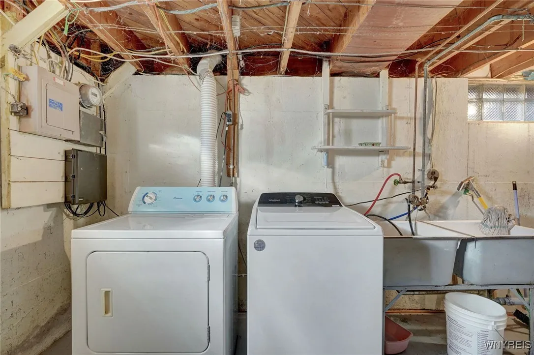 111 Paramount Parkway, Tonawanda, New York 14223, Tonawanda, New York 14223, 3 Bedrooms Bedrooms, 6 Rooms Rooms,1 BathroomBathrooms,Residential,Closed,111 Paramount Parkway, Tonawanda, New York 14223,0,B1638617