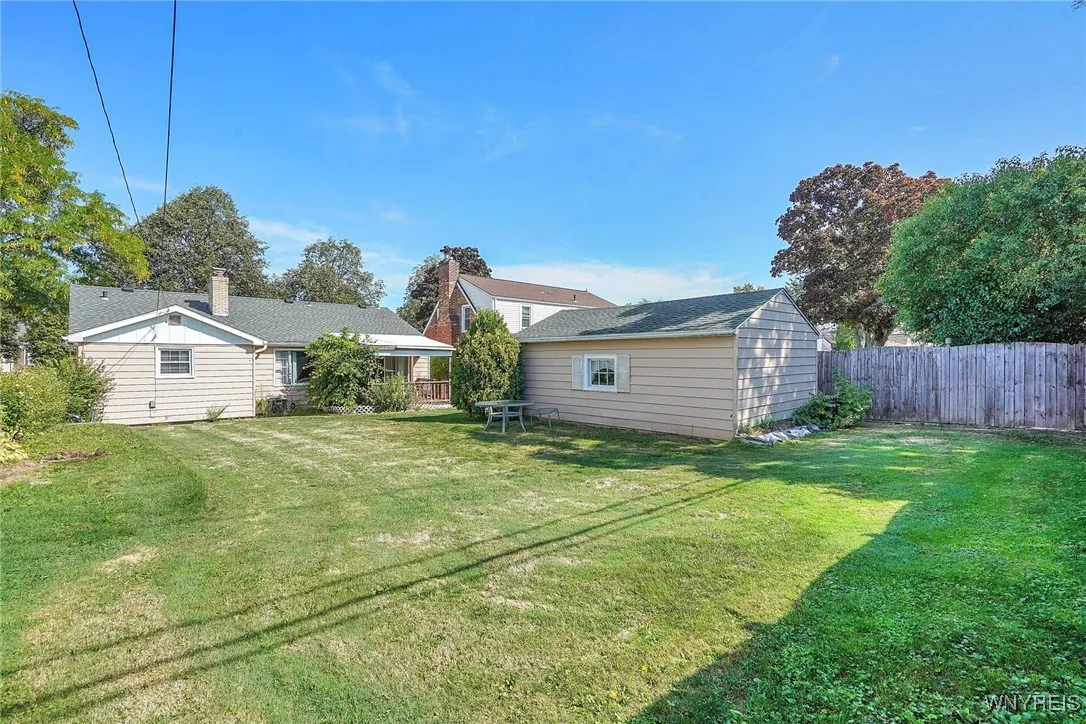 111 Paramount Parkway, Tonawanda, New York 14223, Tonawanda, New York 14223, 3 Bedrooms Bedrooms, 6 Rooms Rooms,1 BathroomBathrooms,Residential,Closed,111 Paramount Parkway, Tonawanda, New York 14223,0,B1638617