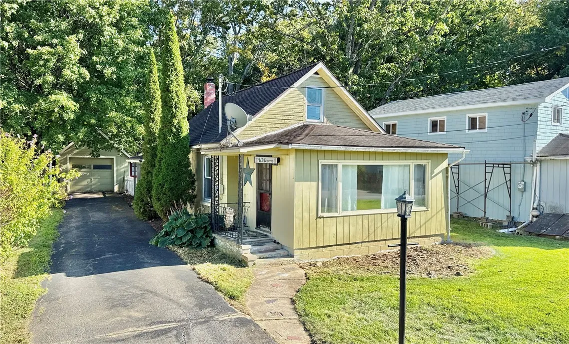 200 Lake Shore Drive North, Milford, New York 1211, Milford, New York 12116, 2 Bedrooms Bedrooms, 6 Rooms Rooms,1 BathroomBathrooms,Residential,Closed,200 Lake Shore Drive North, Milford, New York 1211,0,R1639173