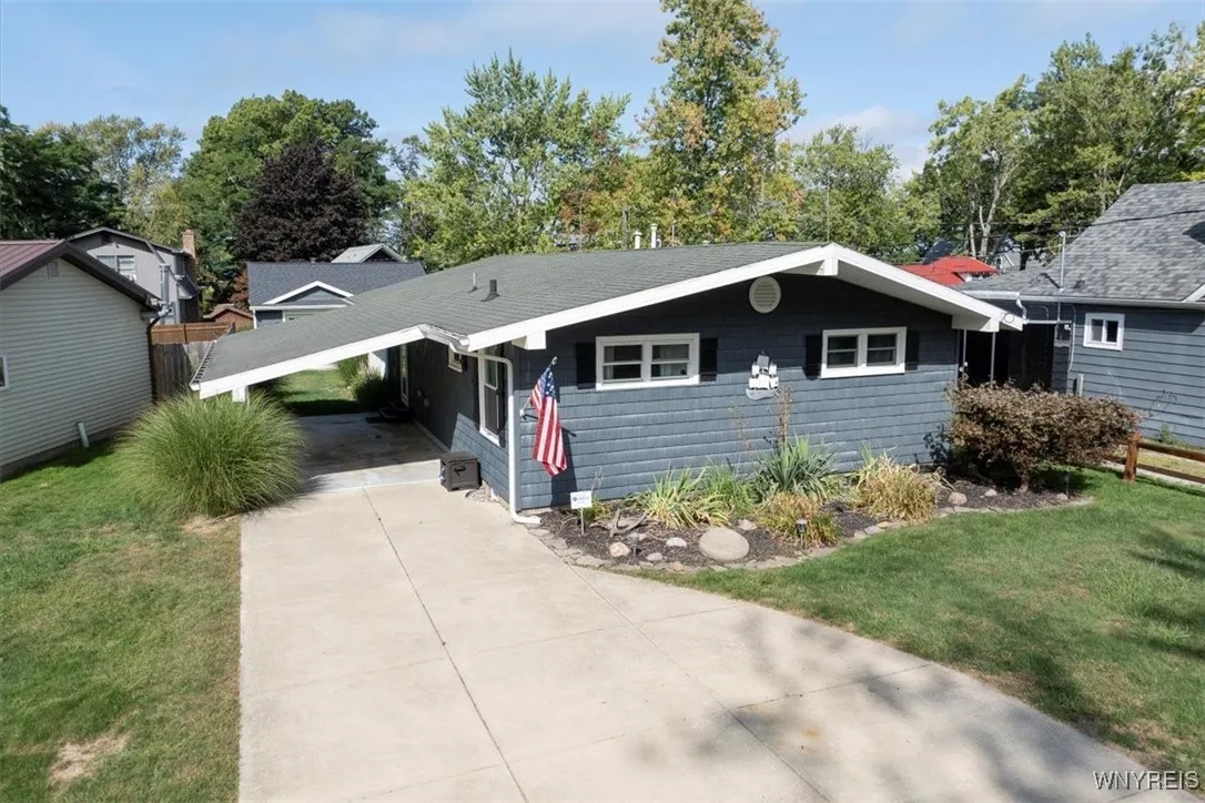 9364 Lake Shore Road, Evans, New York 14006, Evans, New York 14006, 2 Bedrooms Bedrooms, 4 Rooms Rooms,2 BathroomsBathrooms,Residential,Closed,9364 Lake Shore Road, Evans, New York 14006,0,B1639431