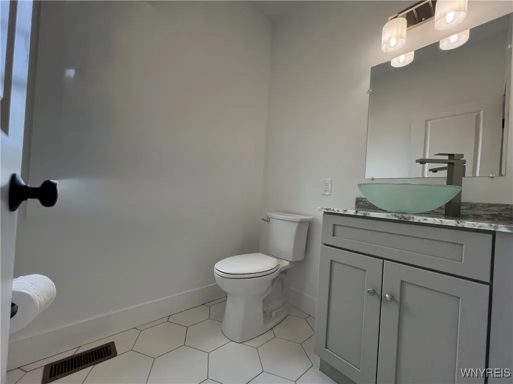 1214 Mayfield Drive, Alden, New York 14004, Alden, New York 14004, 3 Bedrooms Bedrooms, 6 Rooms Rooms,2 BathroomsBathrooms,Residential,For Sale,1214 Mayfield Drive, Alden, New York 14004,0,B1639362