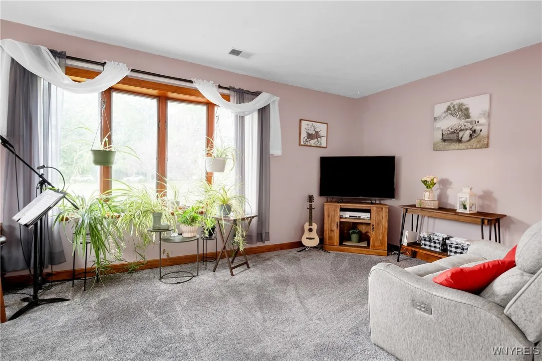 5531 Draudt Road, Orchard Park, New York 14127, Orchard Park, New York 14127, 3 Bedrooms Bedrooms, 9 Rooms Rooms,1 BathroomBathrooms,Residential,For Sale,5531 Draudt Road, Orchard Park, New York 14127,0,B1639407