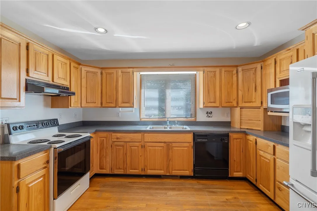 29 Forest Drive, Constantia, New York 13042, Constantia, New York 13042, 3 Bedrooms Bedrooms, 7 Rooms Rooms,2 BathroomsBathrooms,Residential,Closed,29 Forest Drive, Constantia, New York 13042,0,S1639507