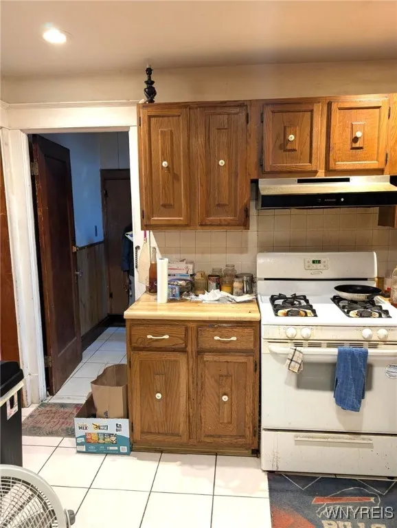 35 Erskine Avenue, Buffalo, New York 14215, Buffalo, New York 14215, 4 Bedrooms Bedrooms, ,2 BathroomsBathrooms,Residential,For Sale,35 Erskine Avenue, Buffalo, New York 14215,0,B1639467