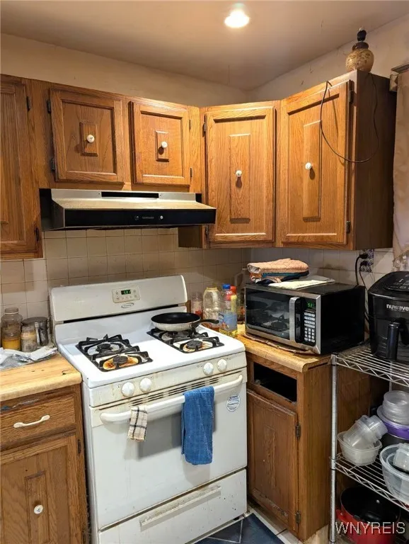 35 Erskine Avenue, Buffalo, New York 14215, Buffalo, New York 14215, 4 Bedrooms Bedrooms, ,2 BathroomsBathrooms,Residential,For Sale,35 Erskine Avenue, Buffalo, New York 14215,0,B1639467