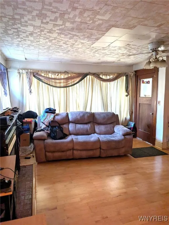 35 Erskine Avenue, Buffalo, New York 14215, Buffalo, New York 14215, 4 Bedrooms Bedrooms, ,2 BathroomsBathrooms,Residential,For Sale,35 Erskine Avenue, Buffalo, New York 14215,0,B1639467