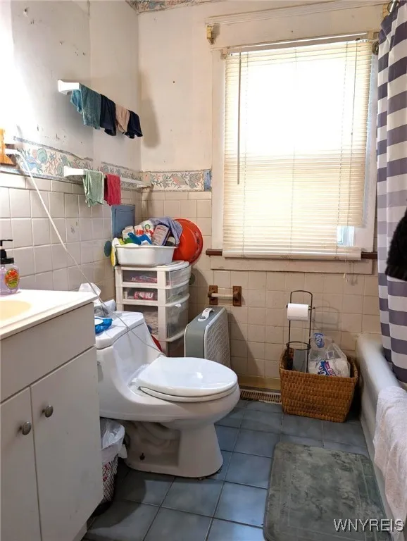 35 Erskine Avenue, Buffalo, New York 14215, Buffalo, New York 14215, 4 Bedrooms Bedrooms, ,2 BathroomsBathrooms,Residential,For Sale,35 Erskine Avenue, Buffalo, New York 14215,0,B1639467