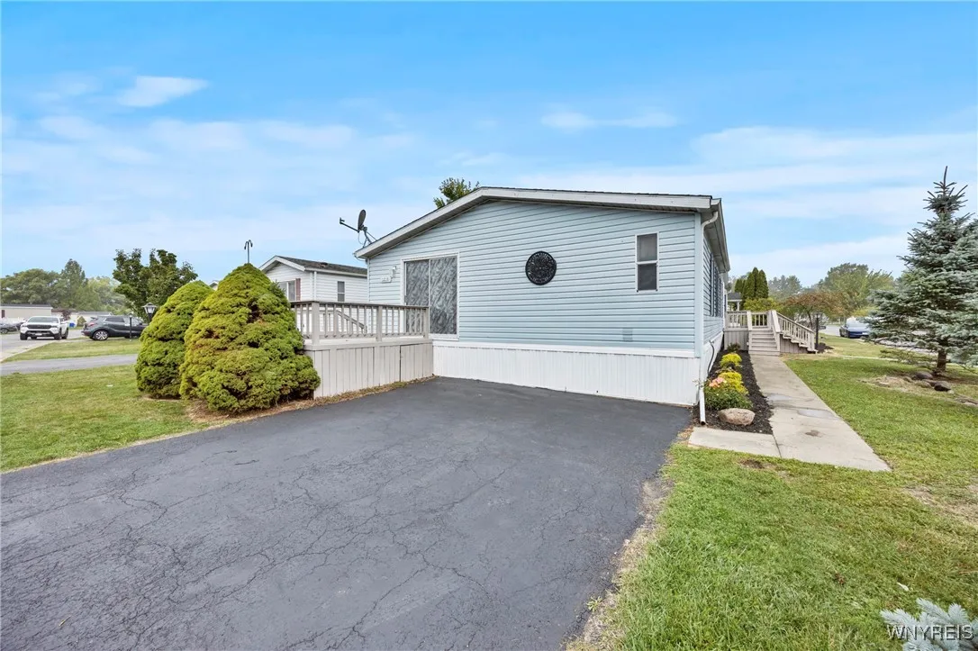 1215 Ridgewood Drive, Lockport Town, New York 1409, Lockport Town, New York 14094, 3 Bedrooms Bedrooms, 9 Rooms Rooms,2 BathroomsBathrooms,Residential,For Sale,1215 Ridgewood Drive, Lockport Town, New York 1409,0,B1639575