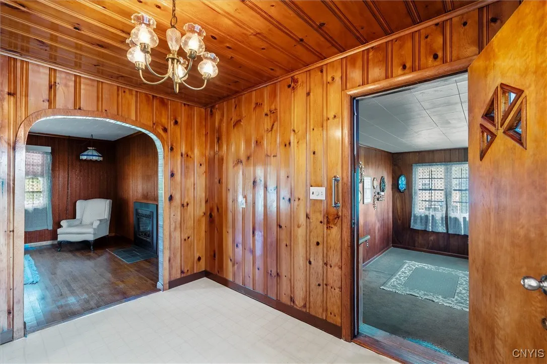 Dining/ showing entrance to LR & 3 season rm