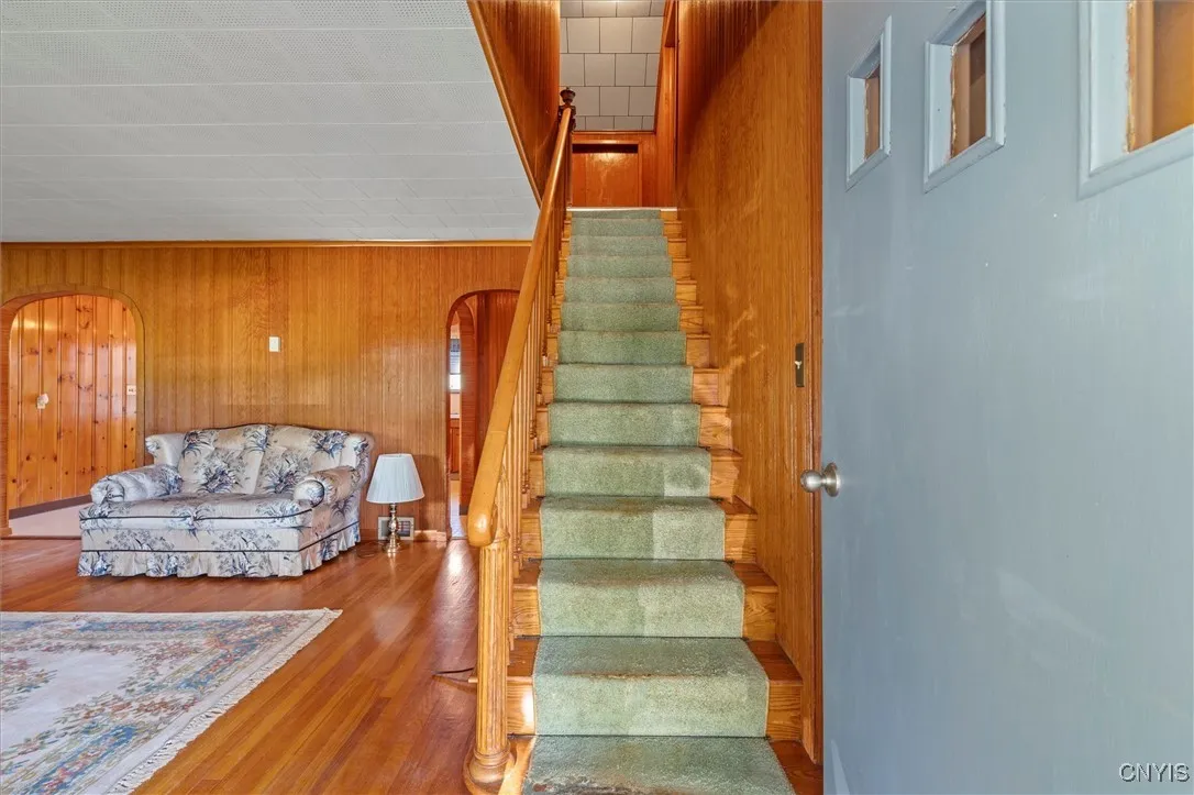 Stairway to 2 additional bedrooms