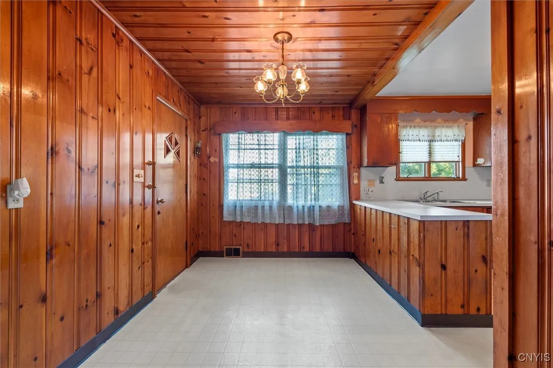 Dining area off kitchen