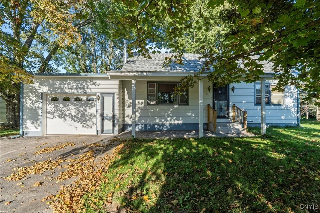 Close to schools, easy commute to syr/Osw