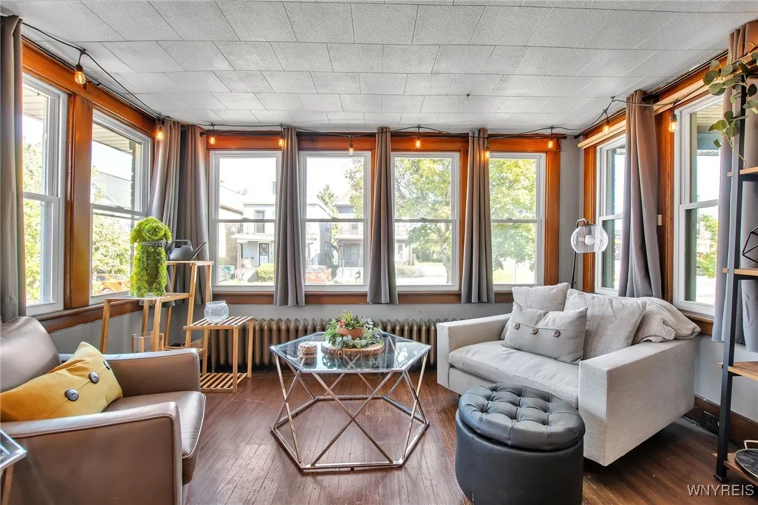Lower Unit - Sun Room