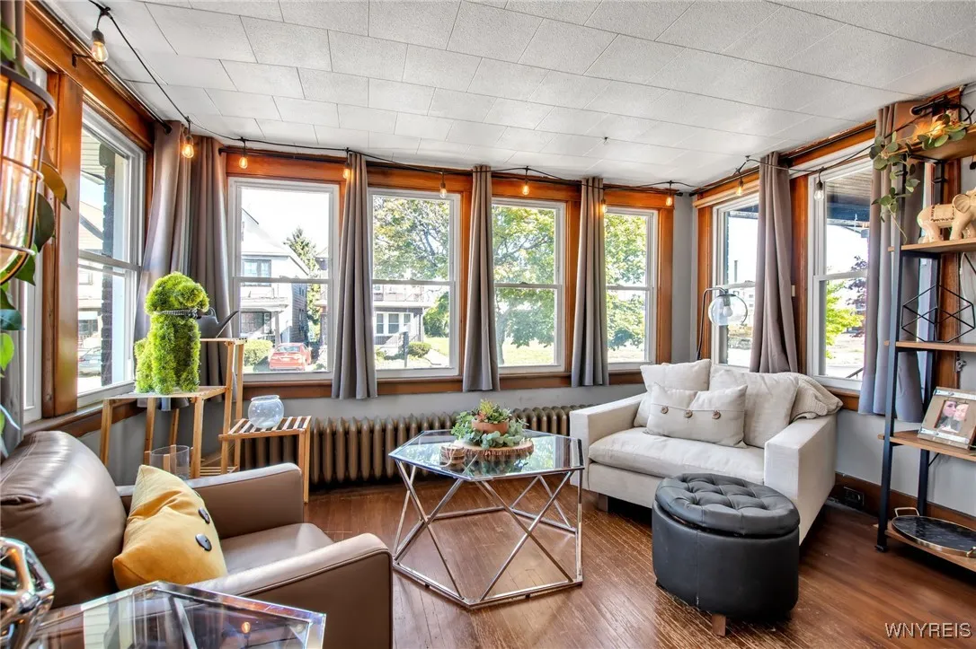 Lower Unit - Sun Room