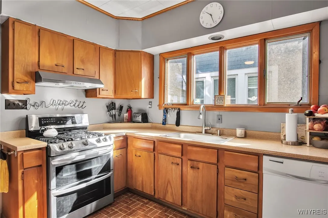 Lower Unit - Kitchen