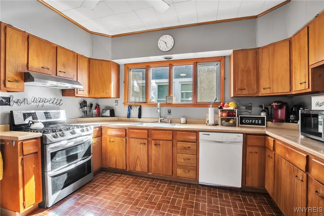 Lower Unit - Kitchen