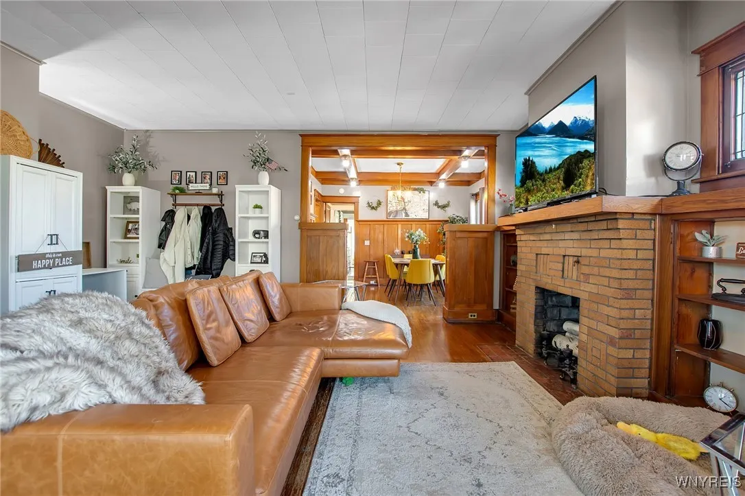 Lower Unit - Living Room