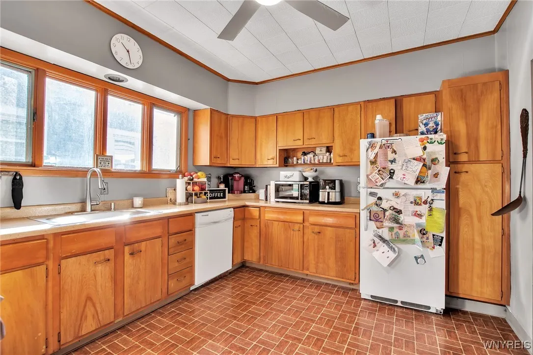 Lower Unit - Kitchen
