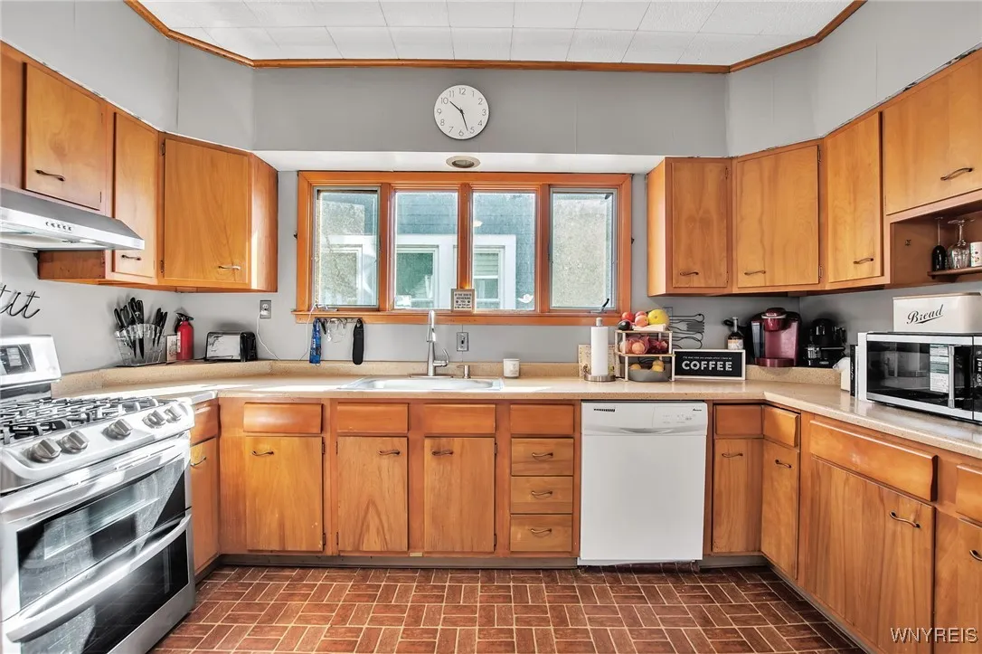 Lower Unit - Kitchen