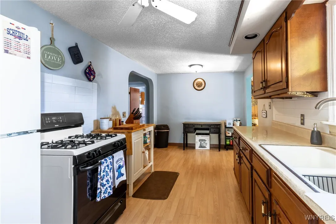 273 Homewood Avenue, Tonawanda, New York 14217, Tonawanda, New York 14217, 2 Bedrooms Bedrooms, 5 Rooms Rooms,1 BathroomBathrooms,Residential,For Sale,273 Homewood Avenue, Tonawanda, New York 14217,0,B1638379
