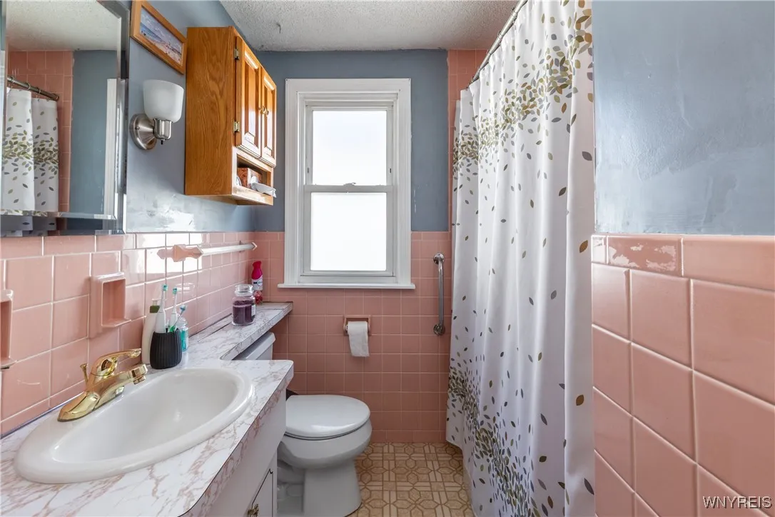 273 Homewood Avenue, Tonawanda, New York 14217, Tonawanda, New York 14217, 2 Bedrooms Bedrooms, 5 Rooms Rooms,1 BathroomBathrooms,Residential,For Sale,273 Homewood Avenue, Tonawanda, New York 14217,0,B1638379