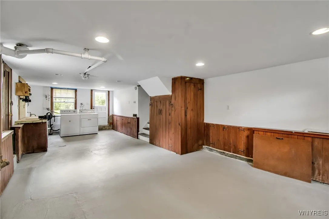 Breezeway with Laundry