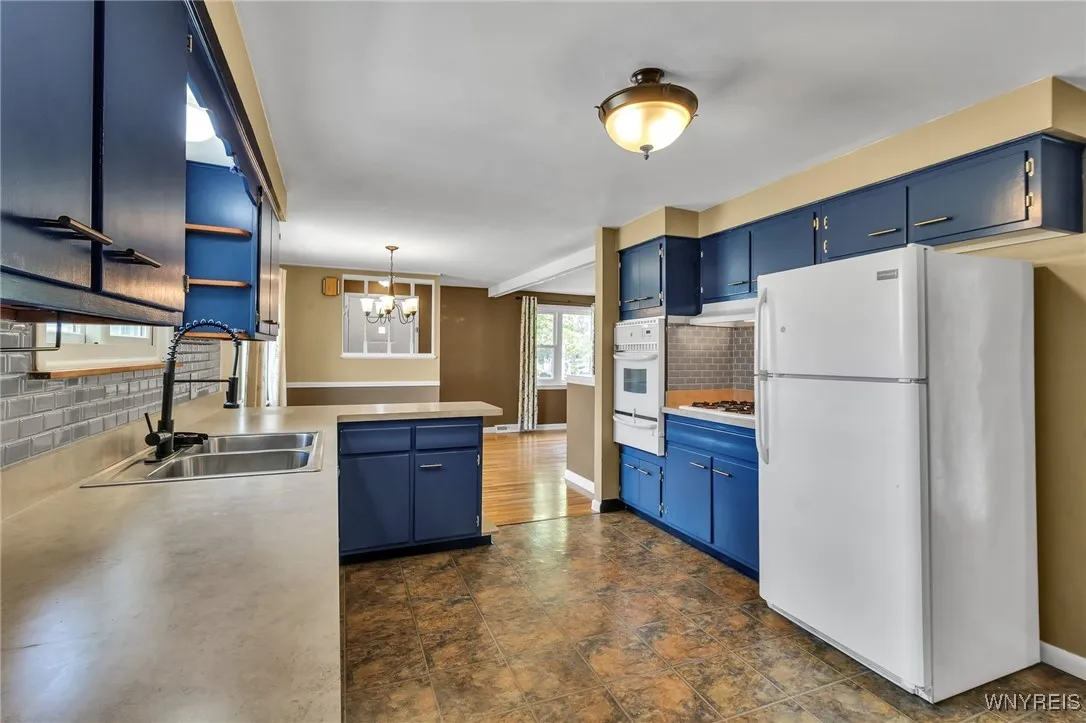 58 Caroline Lane, Cheektowaga, New York 14043, Cheektowaga, New York 14043, 3 Bedrooms Bedrooms, 6 Rooms Rooms,1 BathroomBathrooms,Residential,Closed,58 Caroline Lane, Cheektowaga, New York 14043,0,B1638527