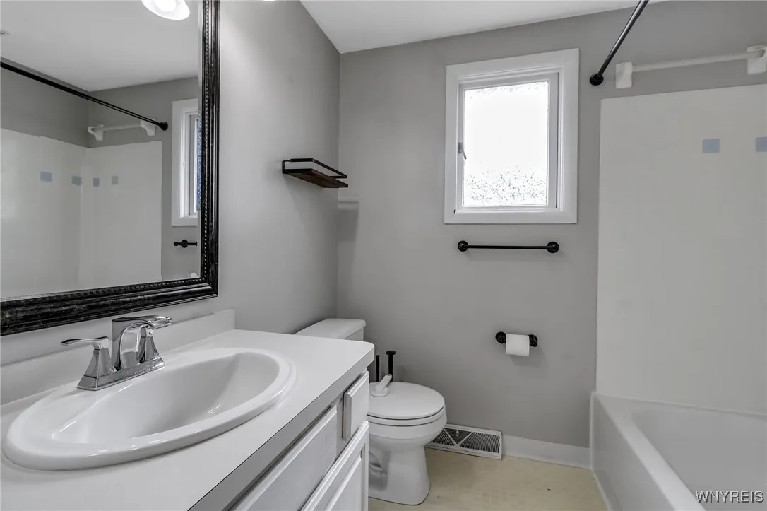 58 Caroline Lane, Cheektowaga, New York 14043, Cheektowaga, New York 14043, 3 Bedrooms Bedrooms, 6 Rooms Rooms,1 BathroomBathrooms,Residential,Closed,58 Caroline Lane, Cheektowaga, New York 14043,0,B1638527