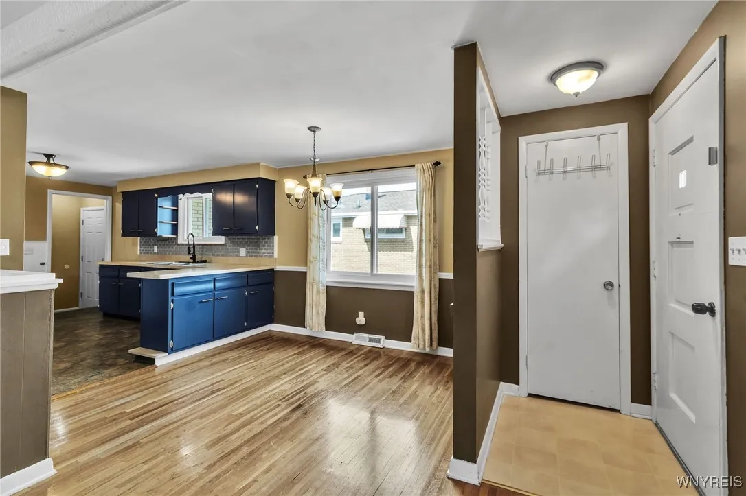 58 Caroline Lane, Cheektowaga, New York 14043, Cheektowaga, New York 14043, 3 Bedrooms Bedrooms, 6 Rooms Rooms,1 BathroomBathrooms,Residential,Closed,58 Caroline Lane, Cheektowaga, New York 14043,0,B1638527