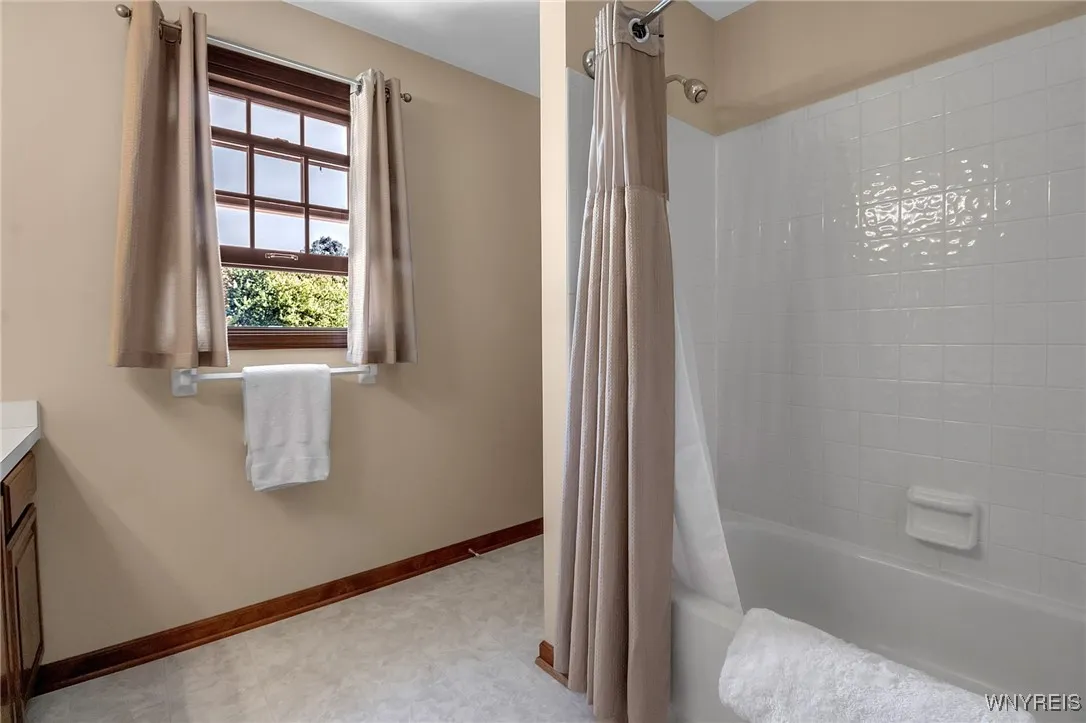 69 Hubbardston Place, Amherst, New York 14228, Amherst, New York 14228, 4 Bedrooms Bedrooms, 9 Rooms Rooms,2 BathroomsBathrooms,Residential,For Sale,69 Hubbardston Place, Amherst, New York 14228,0,B1639103