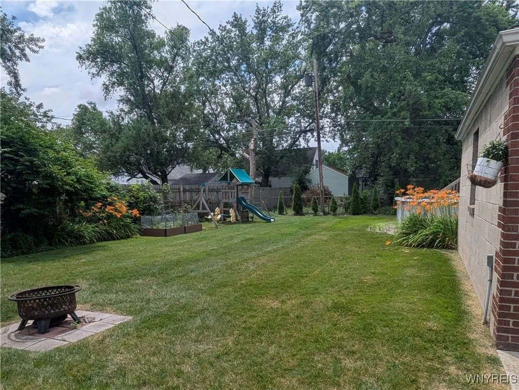 300 Maynard Drive, Amherst, New York 14226, Amherst, New York 14226, 3 Bedrooms Bedrooms, 7 Rooms Rooms,1 BathroomBathrooms,Residential,For Sale,300 Maynard Drive, Amherst, New York 14226,0,B1639623