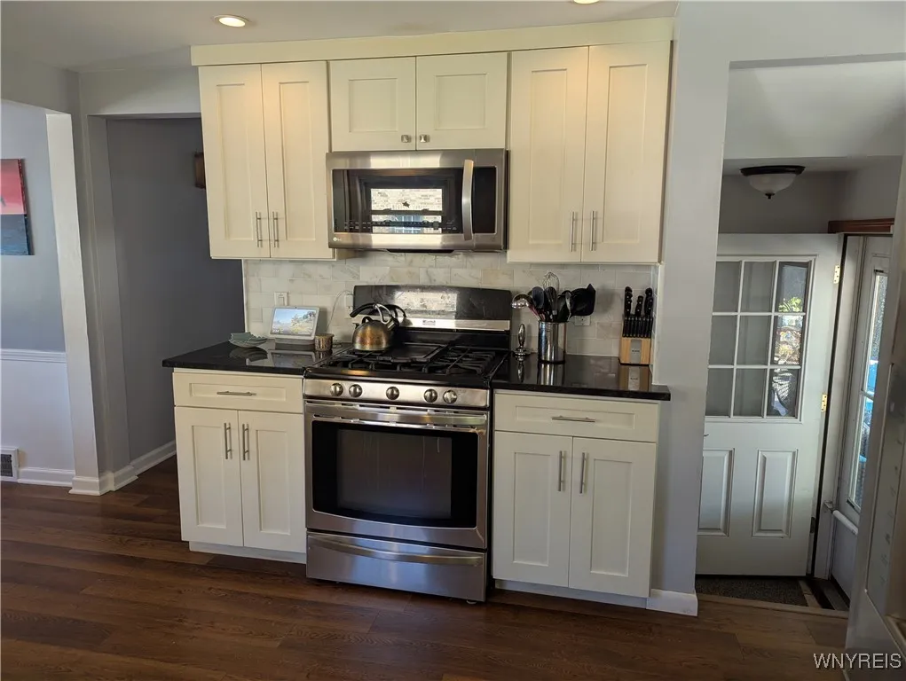 300 Maynard Drive, Amherst, New York 14226, Amherst, New York 14226, 3 Bedrooms Bedrooms, 7 Rooms Rooms,1 BathroomBathrooms,Residential,For Sale,300 Maynard Drive, Amherst, New York 14226,0,B1639623
