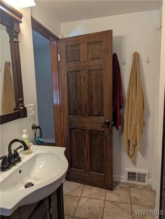 300 Maynard Drive, Amherst, New York 14226, Amherst, New York 14226, 3 Bedrooms Bedrooms, 7 Rooms Rooms,1 BathroomBathrooms,Residential,For Sale,300 Maynard Drive, Amherst, New York 14226,0,B1639623
