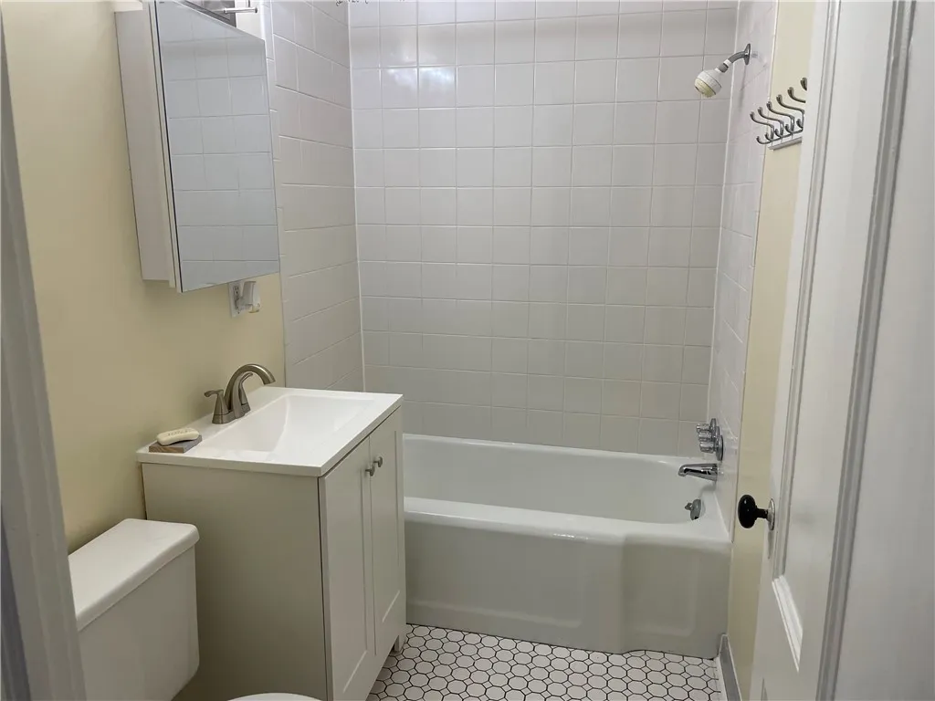 52 W Market Street West, Corning City, New York 14, Corning City, New York 14830, 1 Bedroom Bedrooms, 4 Rooms Rooms,1 BathroomBathrooms,Residential Lease,For Rent,52 W Market Street West, Corning City, New York 14,0,R1639645