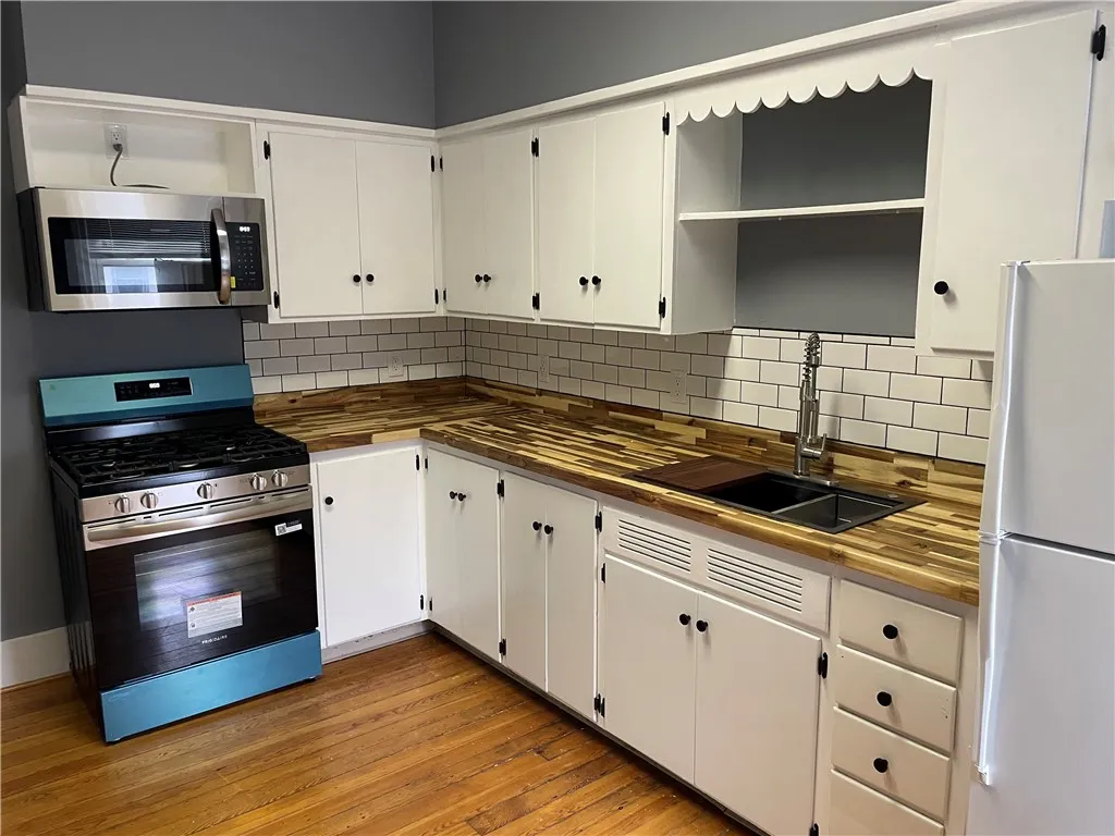 52 W Market Street West, Corning City, New York 14, Corning City, New York 14830, 1 Bedroom Bedrooms, 4 Rooms Rooms,1 BathroomBathrooms,Residential Lease,For Rent,52 W Market Street West, Corning City, New York 14,0,R1639645