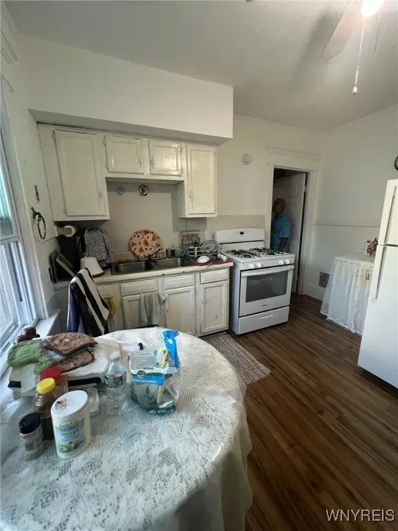28 Briggs Avenue, Buffalo, New York 14207, Buffalo, New York 14207, 6 Bedrooms Bedrooms, ,2 BathroomsBathrooms,Residential,For Sale,28 Briggs Avenue, Buffalo, New York 14207,0,B1639661