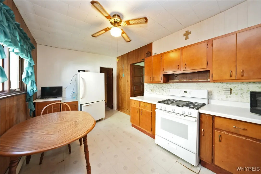 24 Lilac Street, Buffalo, New York 14220, Buffalo, New York 14220, 4 Bedrooms Bedrooms, 8 Rooms Rooms,1 BathroomBathrooms,Residential,For Sale,24 Lilac Street, Buffalo, New York 14220,0,B1639677