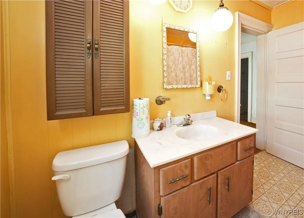 24 Lilac Street, Buffalo, New York 14220, Buffalo, New York 14220, 4 Bedrooms Bedrooms, 8 Rooms Rooms,1 BathroomBathrooms,Residential,For Sale,24 Lilac Street, Buffalo, New York 14220,0,B1639677