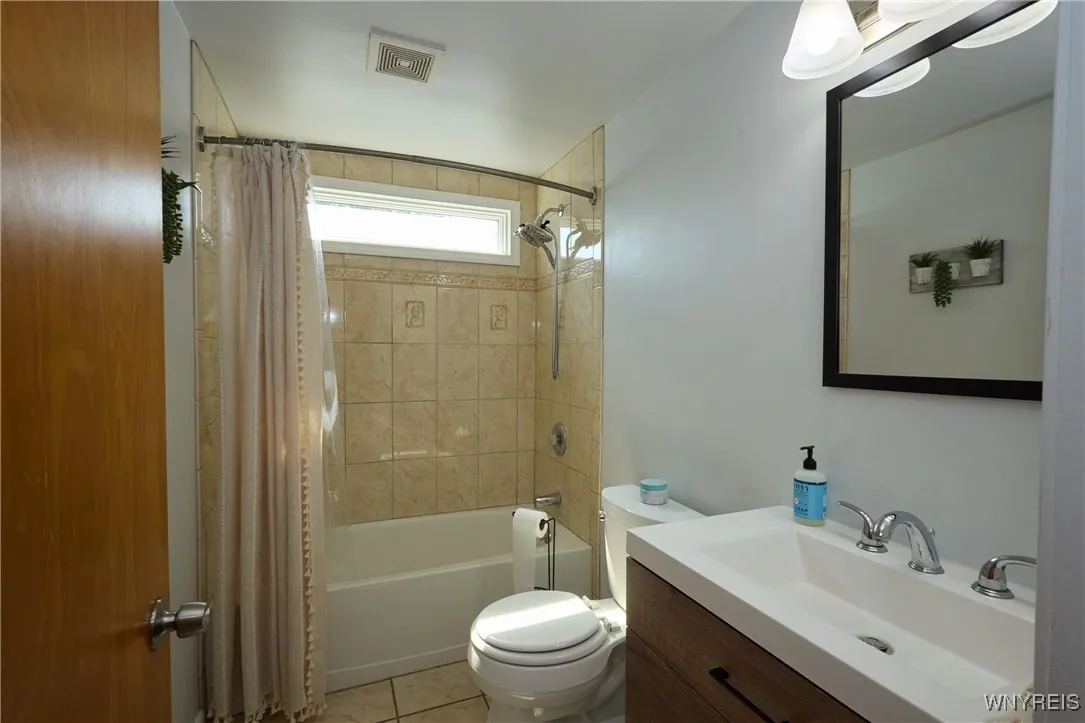 6531 Michael Road, Orchard Park, New York 14127, Orchard Park, New York 14127, 3 Bedrooms Bedrooms, 6 Rooms Rooms,1 BathroomBathrooms,Residential,For Sale,6531 Michael Road, Orchard Park, New York 14127,0,B1639418