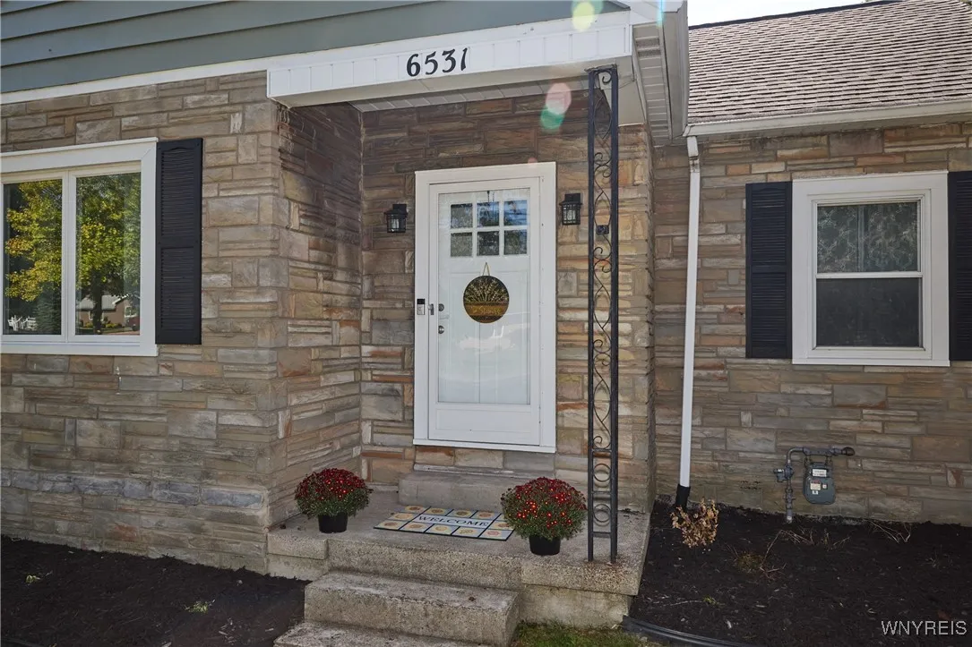 6531 Michael Road, Orchard Park, New York 14127, Orchard Park, New York 14127, 3 Bedrooms Bedrooms, 6 Rooms Rooms,1 BathroomBathrooms,Residential,For Sale,6531 Michael Road, Orchard Park, New York 14127,0,B1639418