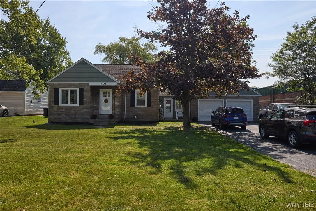 6531 Michael Road, Orchard Park, New York 14127, Orchard Park, New York 14127, 3 Bedrooms Bedrooms, 6 Rooms Rooms,1 BathroomBathrooms,Residential,For Sale,6531 Michael Road, Orchard Park, New York 14127,0,B1639418