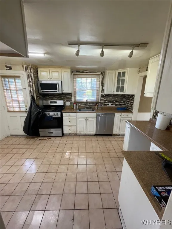 115 Burke Drive, Buffalo, New York 14215, Buffalo, New York 14215, 3 Bedrooms Bedrooms, 7 Rooms Rooms,1 BathroomBathrooms,Residential Lease,Closed,115 Burke Drive, Buffalo, New York 14215,0,B1637424
